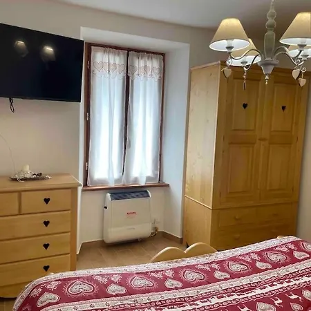 Maddy Ice Adamello Valle (Lombardy)