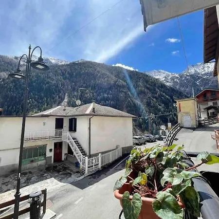 Maddy Ice Adamello Valle (Lombardy)